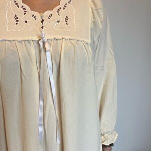 Vintage Kayana Pale Yellow Women's Nightgown